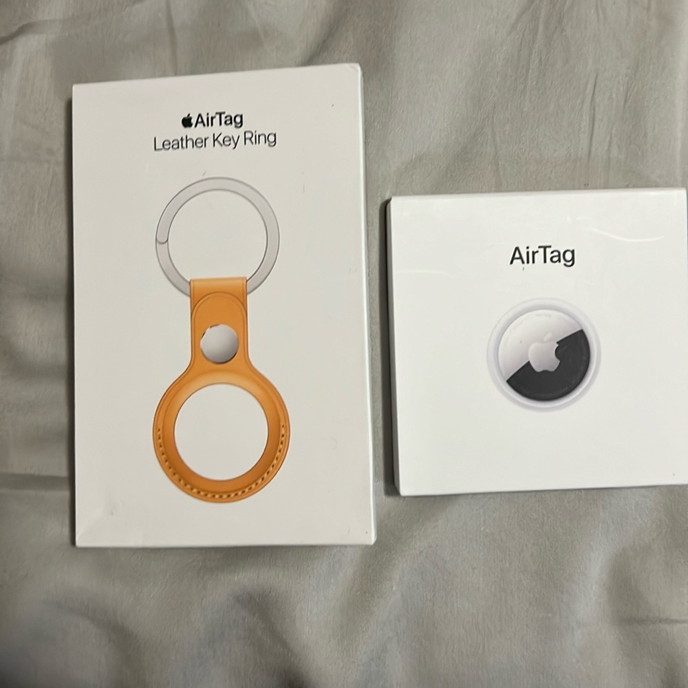 Apple AirTag and holder NWT
